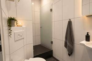 Penthouse-Charakter mit Kamin, traumhafter Dachterrasse und Weitblick in Dortmund-Höchsten – Die vollständige Adresse der Immobilie erhältst du vom Anbieter., 44267 Holzen, Dortmund – Vorschaubild 12