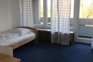 Möblierte 4-Zi Whg mit Balkon, WG geeignet