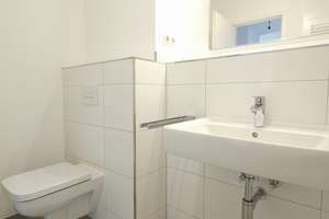 Komfort trifft Stil – sonnenverwöhnte 2,5-Zi.-Wohnung mit Einbauküche – Karlsbader Platz 8, 65197 Rheingauviertel / Hollerborn, Wiesbaden – Vorschaubild 9