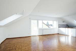 Lichtdurchflutet & Modernisiert: Großzügige 3,5-Zimmer-Dachgeschosswohnung mit Balkon – Die vollständige Adresse der Immobilie erhältst du vom Anbieter., 76189 Grünwinkel, Karlsruhe – Vorschaubild 2