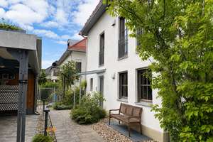 Perlach – Elegantes Einfamilienhaus mit zeitloser Architektur und überzeugender Energieeffizienz – Die vollständige Adresse der Immobilie erhältst du vom Anbieter., 81739 Neuperlach, München – Vorschaubild 2