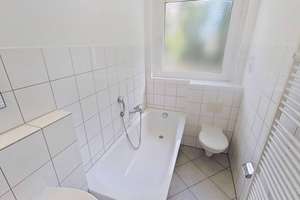 Viel Raum zum Leben: Gepflegte 4-Zimmer-Wohnung mit Balkon, Einbauschränken & 2 Bädern – Am Heilandsfrieden 15, 33104 Schloß Neuhaus, Paderborn – Vorschaubild 12