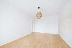 Vermietete 2-Zimmer-Wohnung in Berlin-Friedrichshain – hell, großzügig & ideal für Kapitalanleger – Die vollständige Adresse der Immobilie erhältst du vom Anbieter., 10243 Friedrichshain, Berlin – Vorschaubild 2