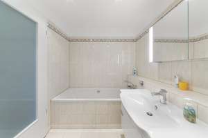 REPRÄSENTATIVE 5-ZIMMER-WOHNUNG IN MITTE
IM MEDITERRANEN FLAIR
MIT ALLEM, WAS DAZU GEHÖRT – Die vollständige Adresse der Immobilie erhältst du vom Anbieter., 10179 Mitte (Ortsteil), Berlin – Vorschaubild 10