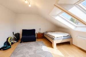 3,5 Zimmer - viel Platz - Stellplatz dabei – Attraktive DG-Wohnung in Durlach-Aue – Die vollständige Adresse der Immobilie erhältst du vom Anbieter., 76227 Durlach, Karlsruhe – Vorschaubild 2