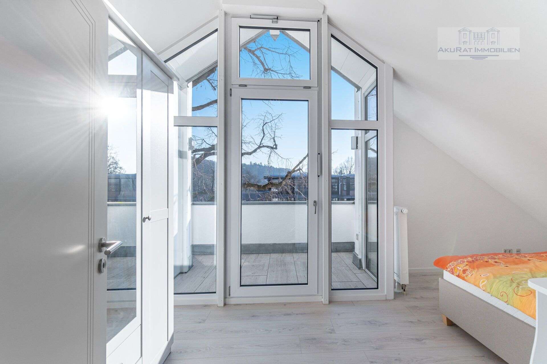 Immobilie in Herrsching am Ammersee - Helle, stilvolle 2-Zimmer-DG-Wohnung mit Südbalkon & TG in Toplage Herrsching - frei ab sofort! - Bild 2