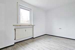 1 Wohnung im EG mit großem Garten und Garage ist frei, 3 Fam. Haus 270 m² WFl., gute Lage von Schwab – Schwabach – Vorschaubild 6
