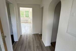 Zeit zum Entspannen! Moderne 2-Zi.-Wohnung! Traumhafter Ausblick! Balkon in abs. ruhiger Süd-Lage! – Schwarzenberger Straße 29, 47226 Rheinhausen-Mitte, Duisburg – Vorschaubild 3