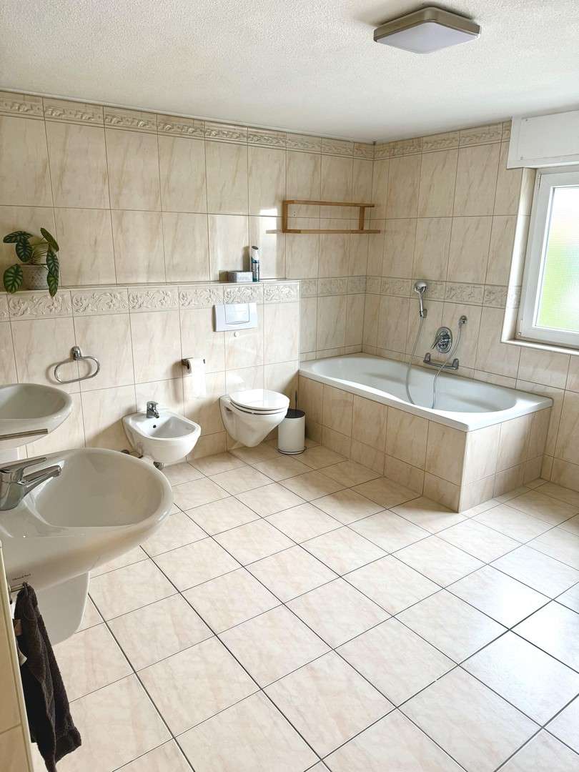 Immobilie in Muggensturm - Großzügiges Familiendomizil mit Potential zum Zweifamilienhaus - Bild 3