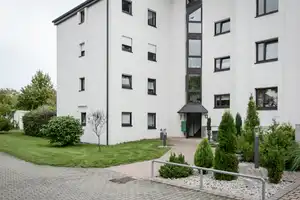 Von Privat: Helle u. freundliche 3 Zi.-Whg. incl. Tiefgarage - gepflegte Wohnanlage - sofort frei! – Ulm – Vorschaubild 9