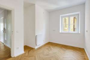 Altbau-Charme am idyllischen Schlosskanal: Lichterfüllte, perfekt geschnittene 3-Zimmer-Wohnung – Die vollständige Adresse der Immobilie erhältst du vom Anbieter., 80638 Nymphenburg, München – Vorschaubild 4
