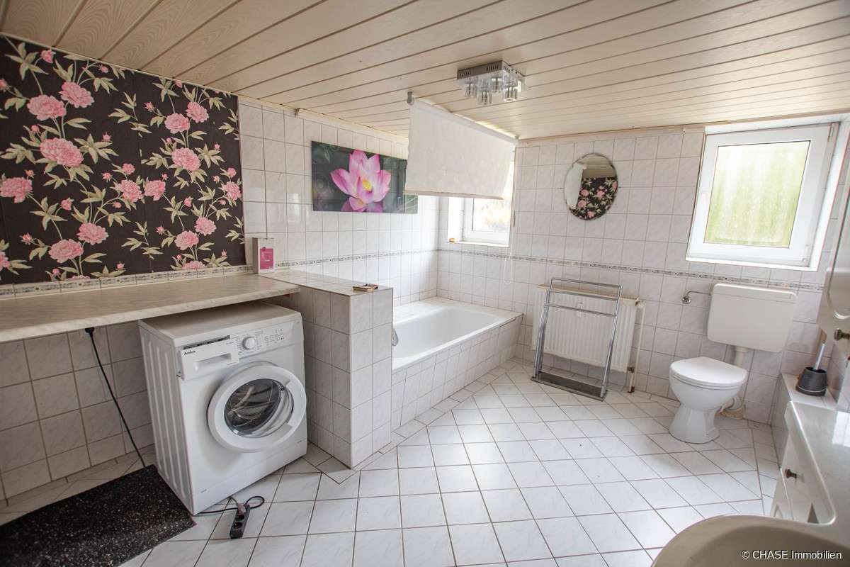 Immobilie in Hameln - Idyllisches Zwei-/Dreifamilienhaus in Waldrandlage - Wohnen oder Vermieten in Hameln, Bannensiek! - Bild 0