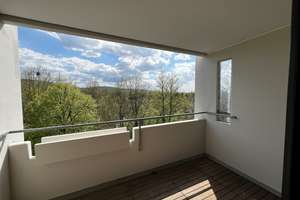 Rüppurr +++ Renovierte 3,5 ZI ETW mit neuer Einbauküche und Sonnenbalkon mit phantastischer Aussicht