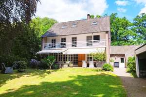 Stilvolles Einfamilienhaus in Oberneuland – Die vollständige Adresse der Immobilie erhältst du vom Anbieter., 28355 Oberneuland, Bremen – Vorschaubild 1