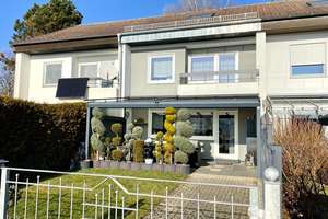 Wohnglück für die ganze Familie! Modernes u. traumhaft gelegenes Reihenhaus in Günzburg! – Die vollständige Adresse der Immobilie erhältst du vom Anbieter., 89312 Günzburg – Vorschaubild 2