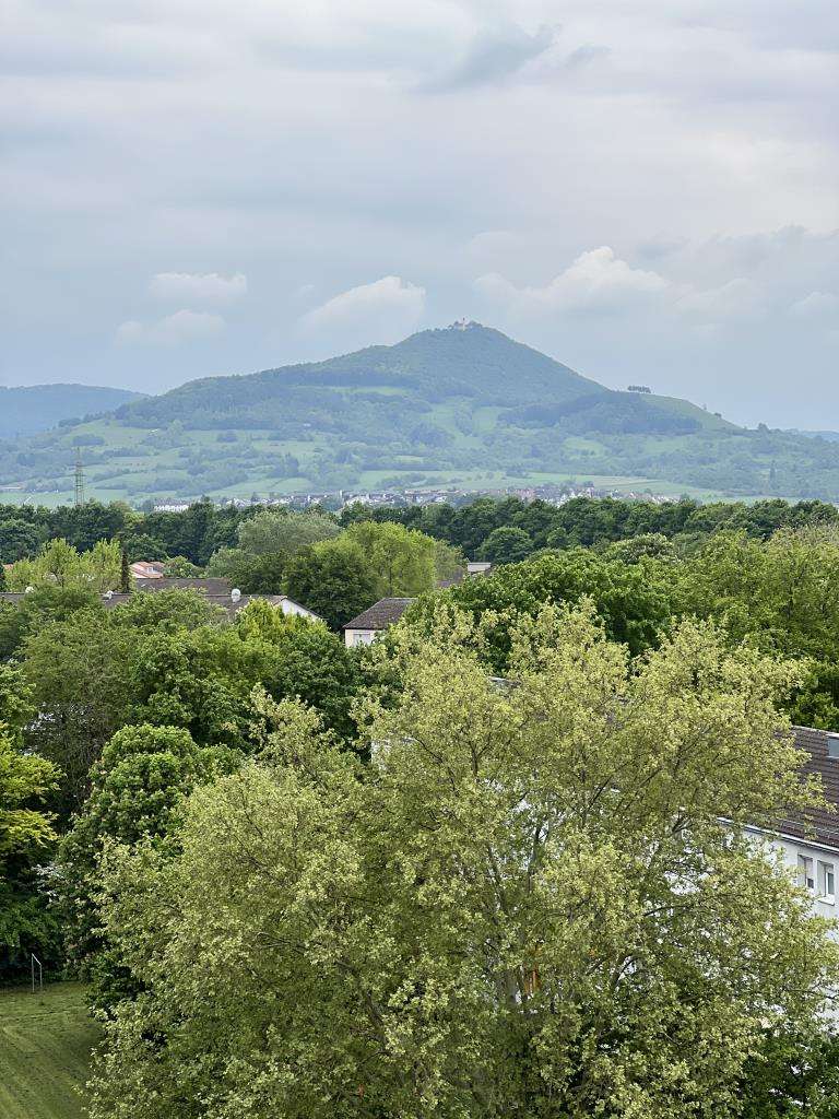 Immobilie in Kirchheim unter Teck - Wohnen über den Dächern von Kirchheim – Sonnige 3-Zimmer-Wohnung mit Loggia - Bild 0