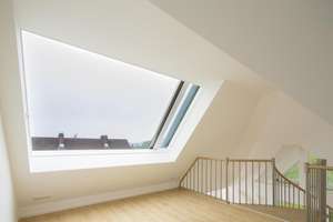 Traumhafte DG-Wohnung, 65 qm, mit Galerie und riesigem, elektrischen Panorama-Dachflächenfenster – Die vollständige Adresse der Immobilie erhältst du vom Anbieter., 86153 Am Schäfflerbach, Augsburg – Vorschaubild 6