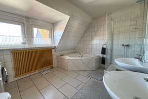 ***Doppelhaushälfte im Haus mit viel Platz, Kamin, Terrasse und großem Garten*** – Wetteraukreis – Vorschaubild 13
