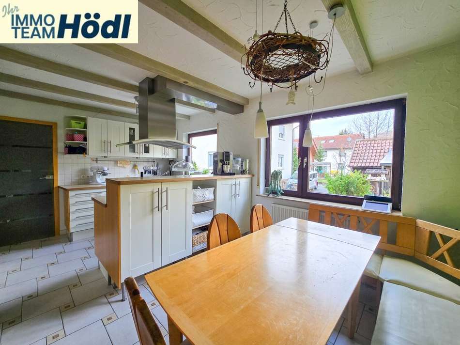 Blick in die Küche mit Esseck