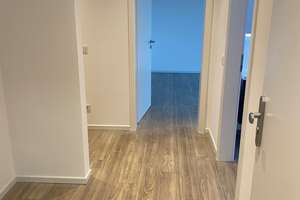 Moderne 3 Zimmer-Wohnung mit großer Loggia, Einbauküche und Tiefgaragenplatz in Wob-Wendschott! – Alte Schulstr. 31 C, 38448 Wendschott, Wolfsburg – Vorschaubild 8
