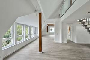 Erstbezug nach Ausbau: Moderne 2-Zimmer-Dachgeschosswohnung mit Galerieebene und offenem Wohnkonzept