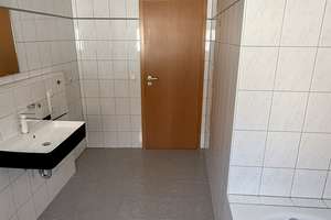 Stadtnah und ruhig: Gut geschnittene 3-Zimmer-Wohnung mit Balkon, Gäste-WC und 2 Carport-Stellplätze – Hohenhewenstraße 10a, 78224 Singen (Hohentwiel) – Vorschaubild 10