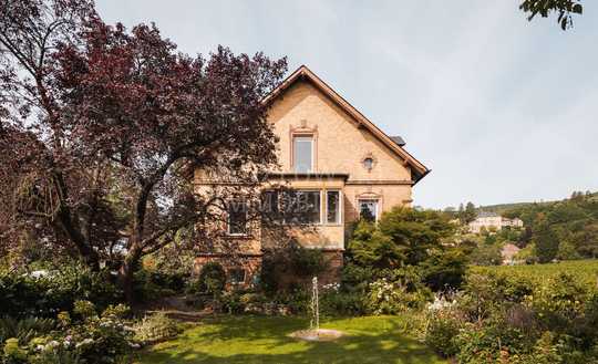 Weinberg-Rarität - Historisches Landhaus mit Panoramablick und Traumgarten!