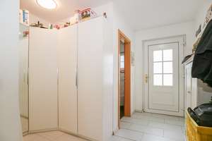 Solide Immobilie mit Garage, Garten und vielseitiger Nutzfläche – Die vollständige Adresse der Immobilie erhältst du vom Anbieter., 41515 Grevenbroich – Vorschaubild 2