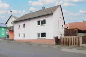 Gestalten Sie ihr neues Zuhause: Renovierungsbedürftiges Einfamilienhaus inkl. Halle in Villingen – Die vollständige Adresse der Immobilie erhältst du vom Anbieter., 35410 Hungen – Vorschaubild 1