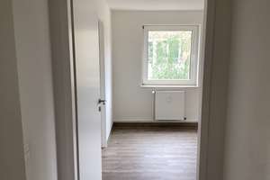Da kommt man gern Heim: renovierte 1-Zimmer- Dachgeschoss- Wohnung mit Ausblick! – Röntgenstr. 9, 23562 Sankt Jürgen, Lübeck – Vorschaubild 2
