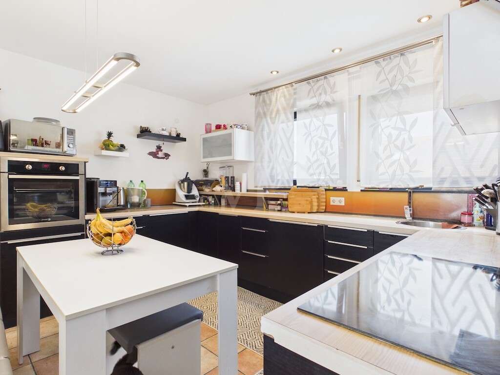 Immobilie in Hepberg - Große, sonnige 4 ZKB Wohnung im 1. OG mit herrlichem Balkon-Weitblick und Garten - Bild 2