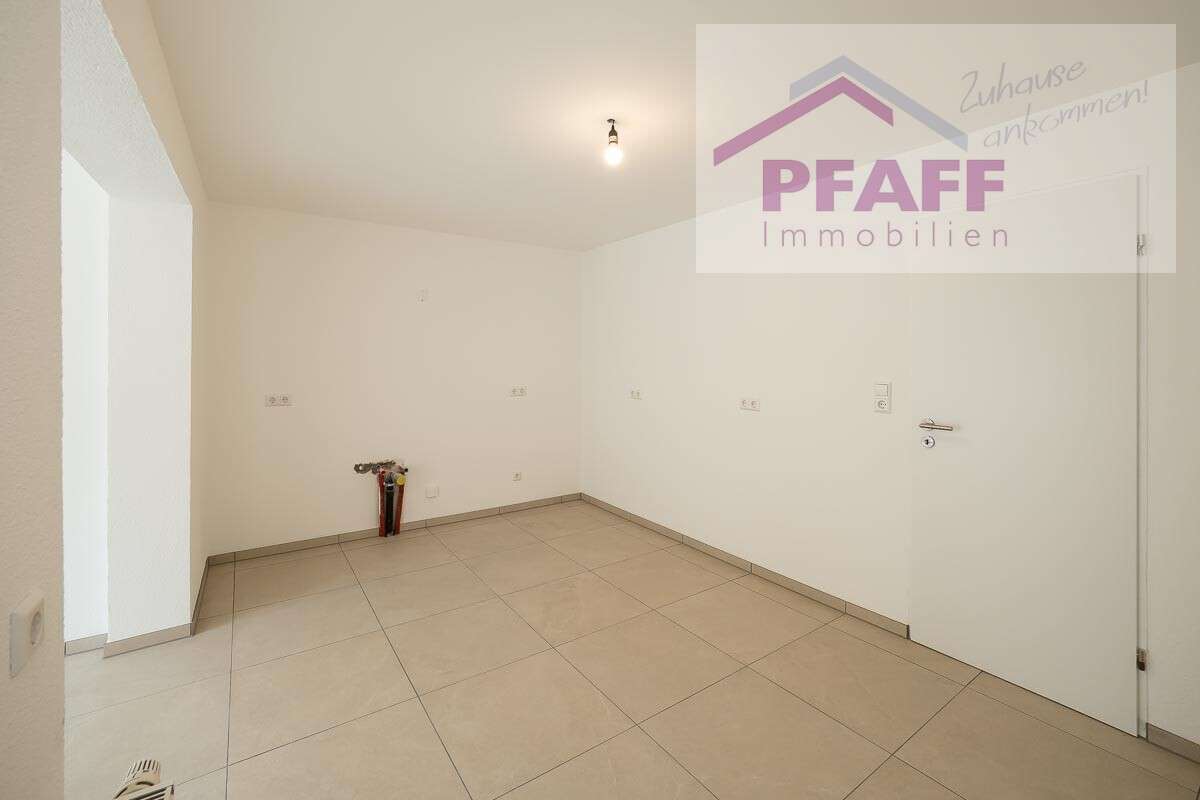 Immobilie in Gailingen am Hochrhein - Zuhause ankommen in Gailingen! Geteiltes Zweifamilienhaus mit schönem Garten + vielen Möglichkeiten - Bild 12