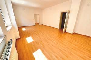 Provisionsfrei – Freie und gepflegte 6-Zimmer-Wohnung in Nürnberg