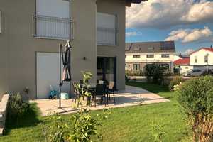 Moderne Neubau-DHH mit Einbauküche und großem Bad in Friesheim – Regensburg (Kreis) – Vorschaubild 1