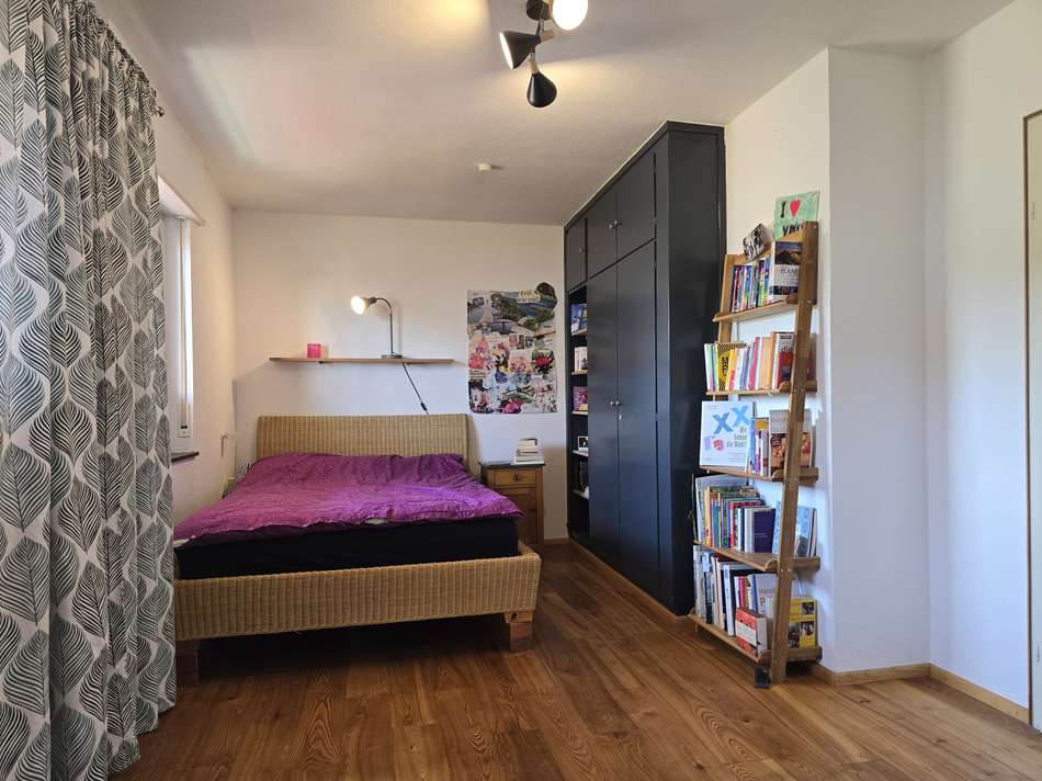 Schlafzimmer mit Einbausch...