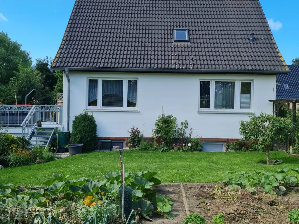 Traumhaftes Einfamilienhaus mit großem Garten im Grünen