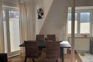 Schöne und vollständig renovierte 2-Raum-DG-Wohnung mit Balkon und EBK in Remscheid – Remscheid – Vorschaubild 4