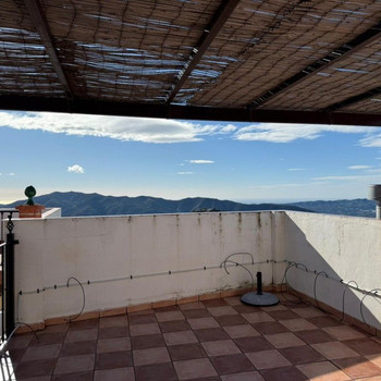 Haus mit 3 Etagen in Canillas de Aceituno.