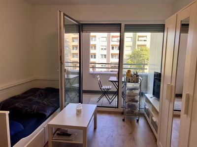 Moderne, energieeffiziente &amp; möbilierte 1-Zimmer-Wohnung mit Loggia in attraktiver Lage