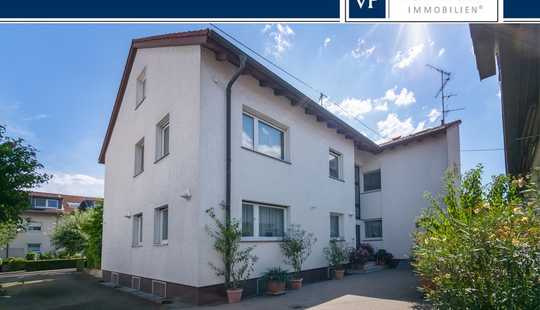 Bild von Platz für die ganze Familie: Großes Zweifamilienhaus mit Garten und Nebengebäude