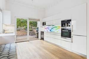 Taunusstraße: Einzigartige 3-Zimmer-Stadtwohnung mit Aufzug, Balkon und romantischer Terrasse – Die vollständige Adresse der Immobilie erhältst du vom Anbieter., 65183 Mitte, Wiesbaden – Vorschaubild 2