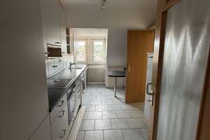 Drei-Zimmer-Wohnung mit Dachbereich (ca. 40 qm), optimal als WG