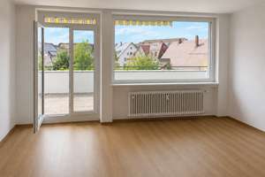 Exclusive 3 Zimmer-Wohnung in ruhiger Innenstadtlage  mit 27qm Balkon, traumhaft neuer Küche, Bad,… – Friedrich Ebertstraße 16, 78054 Schwenningen, Villingen-Schwenningen – Vorschaubild 3