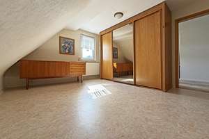 Glücksgriff für Familien und Schrauber. 
8 Zimmer auf 149 m². Plus 251 m² Fläche.
2 große Garagen. – Die vollständige Adresse der Immobilie erhältst du vom Anbieter., 72636 Frickenhausen – Vorschaubild 21