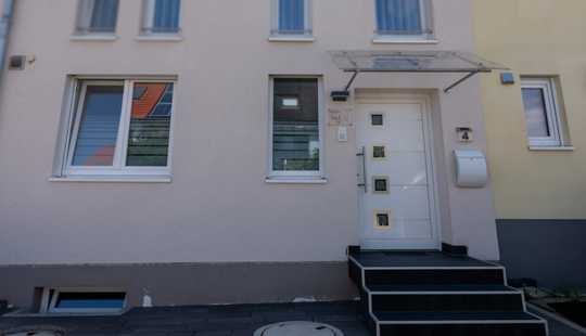 Bild von Familientraum: Modernes Zuhause mit Dachstudio & sonnigem Garten