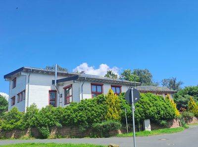Helle, freundliche Wohnung im Massivholzhaus