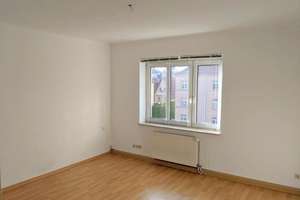 Freundliche 2-Zimmer-Wohnung im 1.OG mit Laminatboden & Badewanne * Möbel können übernommen werden – Dohnaer Straße 81, 1219 Leubnitz-Neuostra, Dresden – Vorschaubild 2
