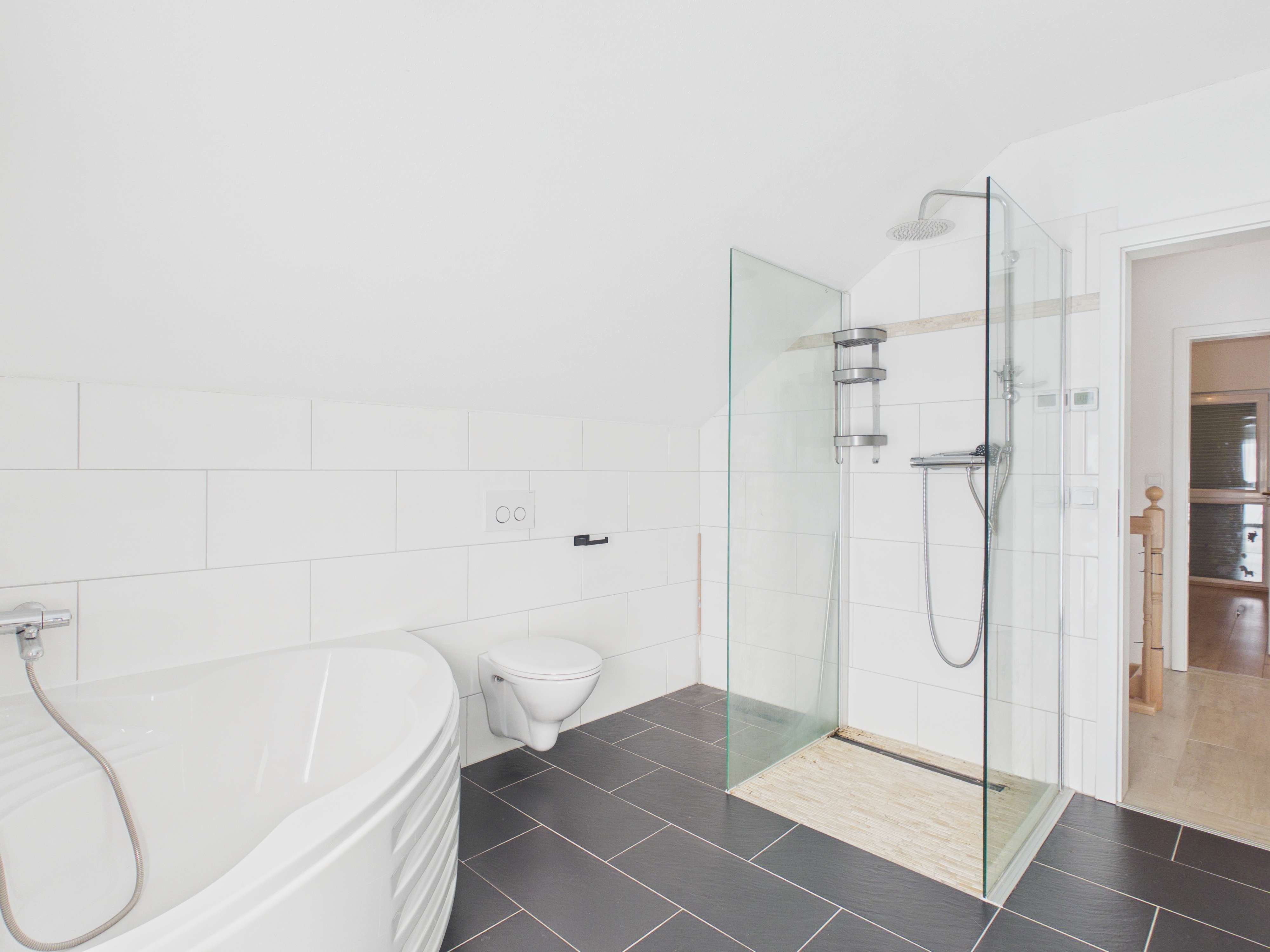 Immobilie in Gerolstein - Jeweils 1 Doppelhaushälfte zu verkaufen. Familienglück gesucht ? Hier sind Sie genau richtg ! - Bild 2