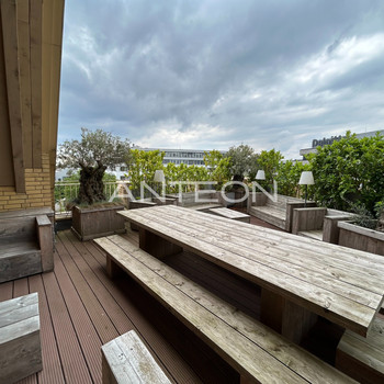 Gelbes Haus | Dachterrasse | Hochwertige Showroom-Flächen