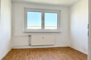 3-Zimmer-Wohnung mit Südbalkon in Rostock-Lütten Klein – Gedser Str. 5, 18107 Rostock – Vorschaubild 3